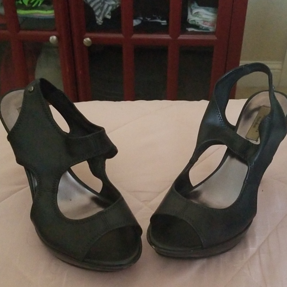 Shoes - Picture 3 of 3